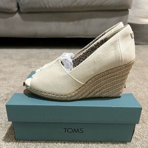 TOMS Canvas Wedges - Size 8